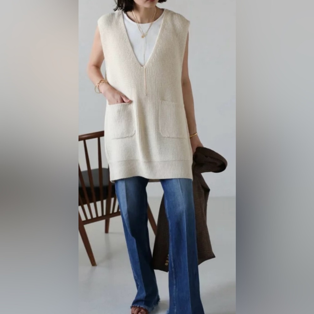 “If It Were Me” sweater vest dress tunic in a cream colour front pockets size m